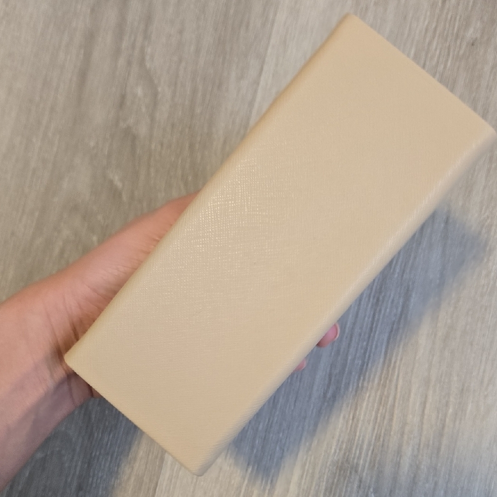 Elegant Tan Foldable Glasses Case - Picture 5 of 10